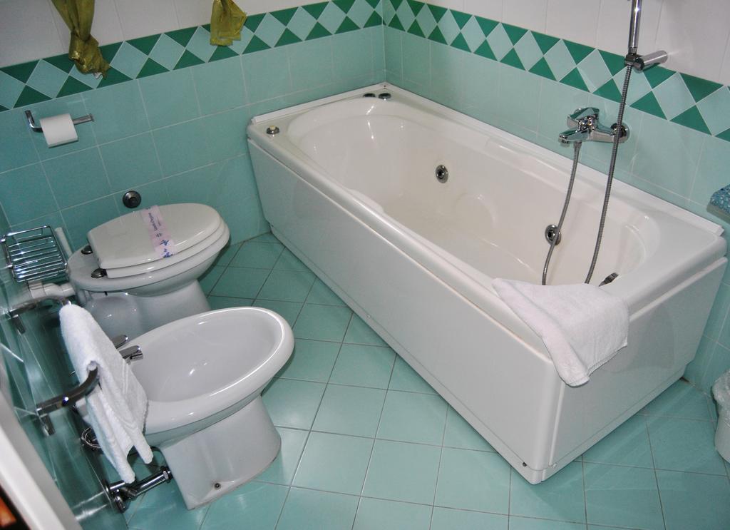 Hotel Sextum Bientina Phòng bức ảnh