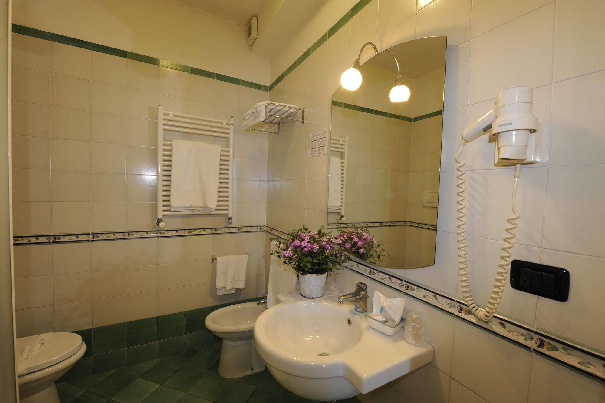 Hotel Sextum Bientina Ngoại thất bức ảnh