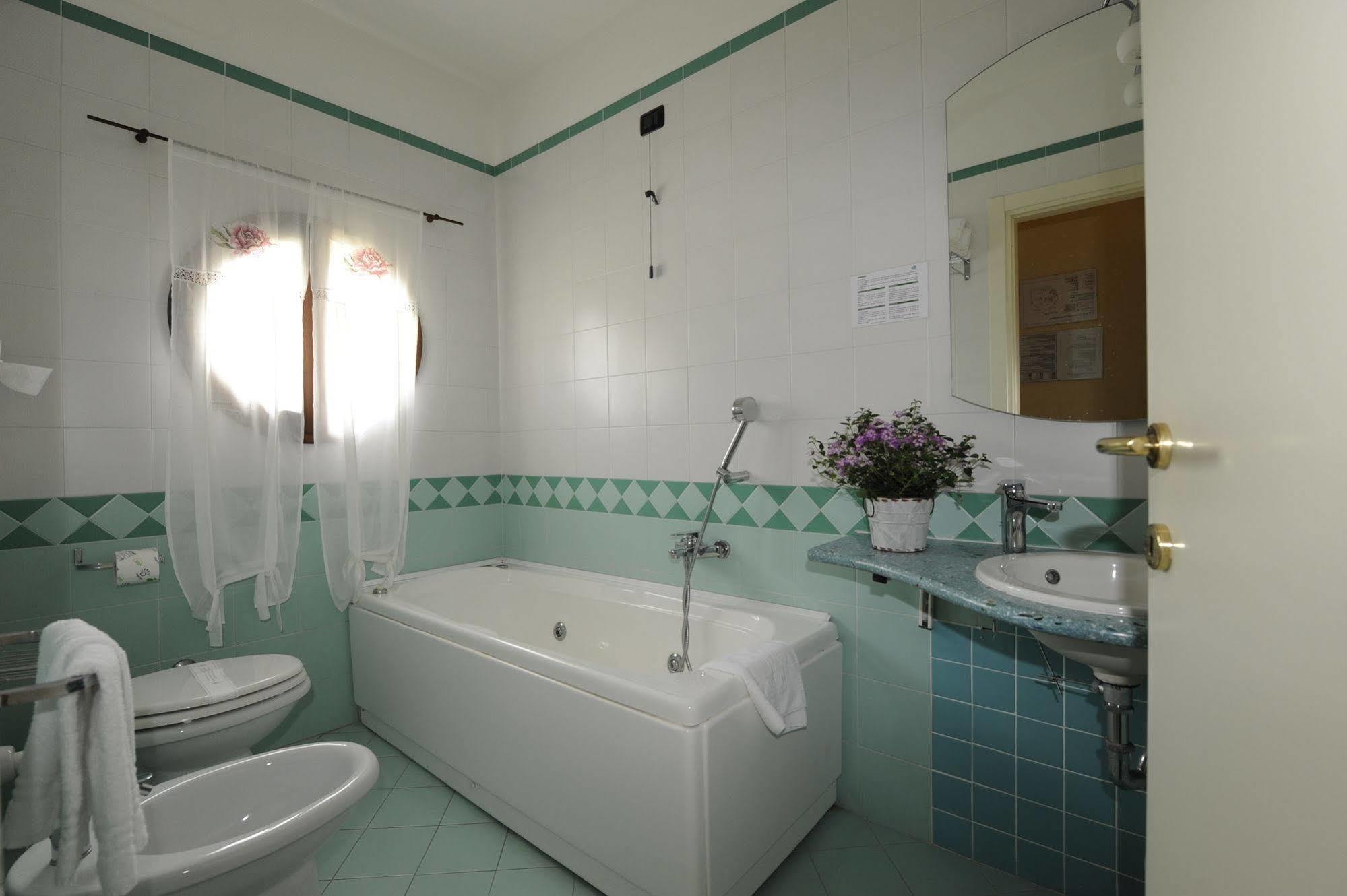 Hotel Sextum Bientina Ngoại thất bức ảnh