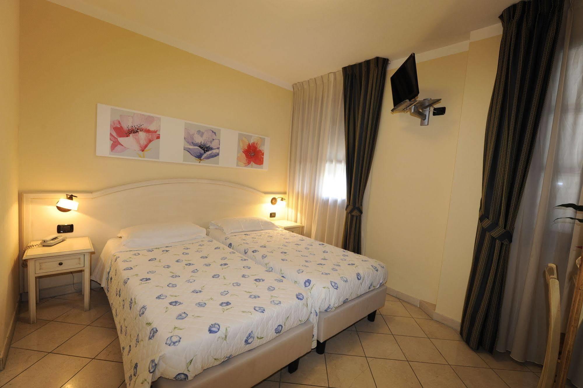 Hotel Sextum Bientina Ngoại thất bức ảnh